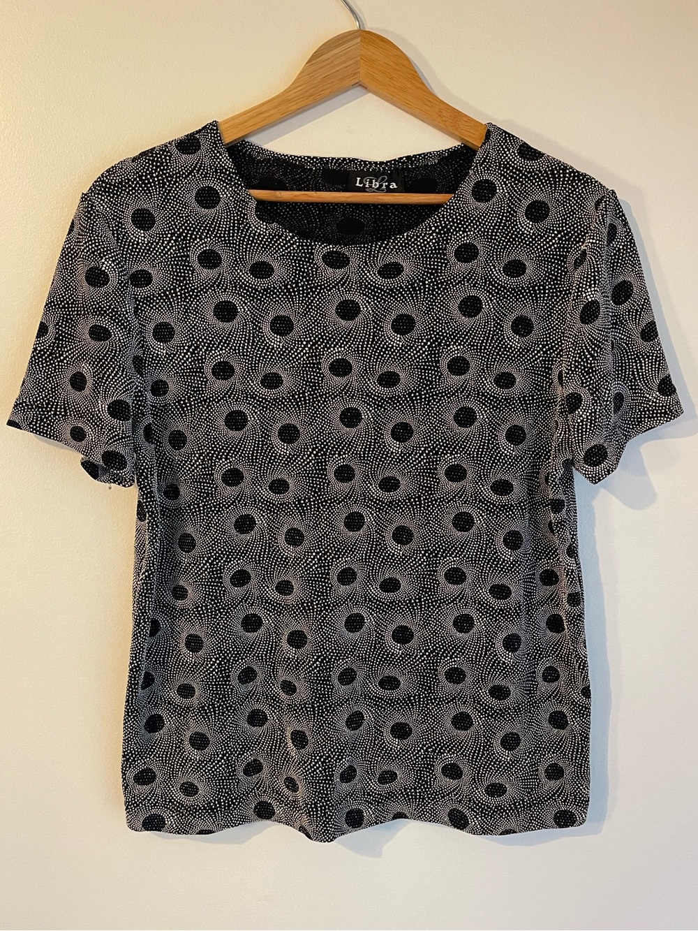 Libra Short Sleeve Top Geometric Optical Print Scoop Neck Black White M